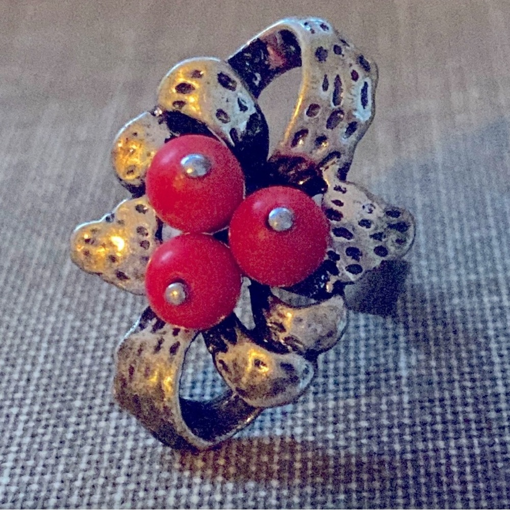 Very cool Vintage Silver-tone and Red wooden beaded Ring